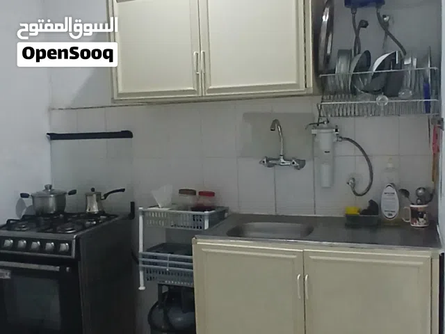 غرفة حوائط مطلوب مصري  بيصلي غير مدخن نهائ يسكن في غرفه لشخص واحد فقط..