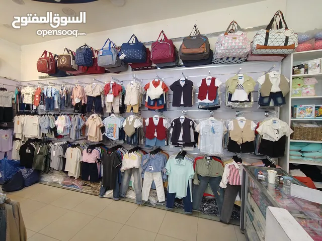 بضاعة محل ألبسة ولادي بناتي للبيع