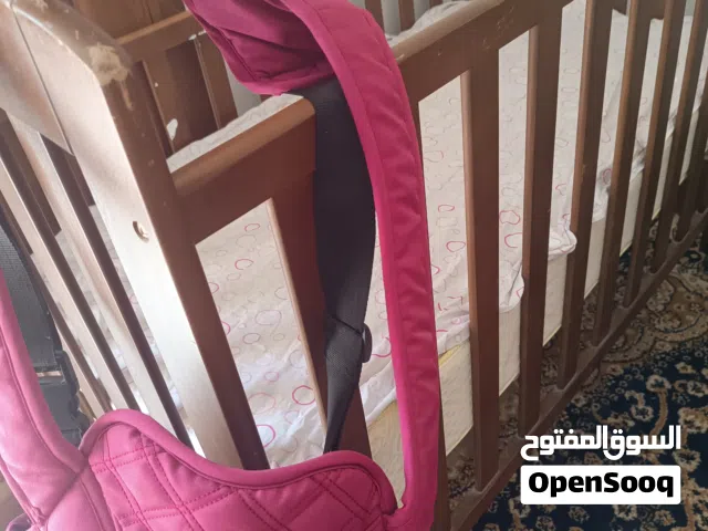 سرير اطفال بملحقاته