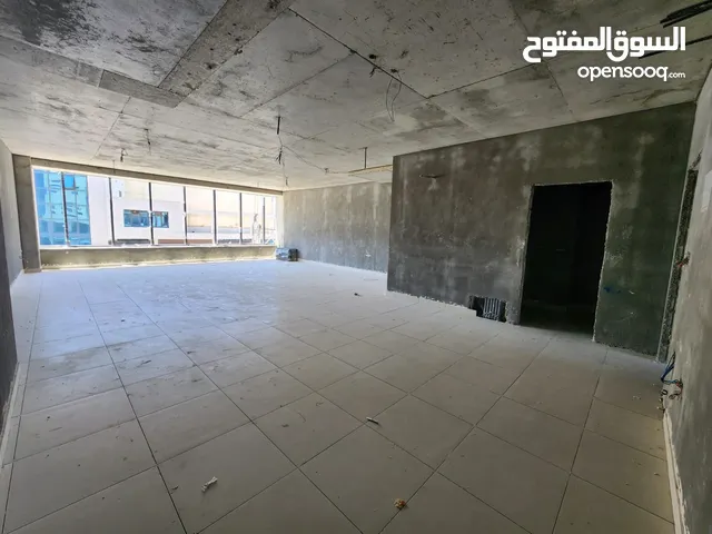 مكتب تجاري فاخر جدا للبيع في افضل مواقع السابع موقع حيوي ممتاز الرقم المرجعي : 4015