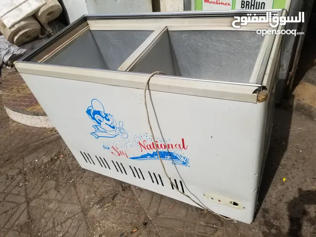 ثلاجة فريزر نظيفة جداً