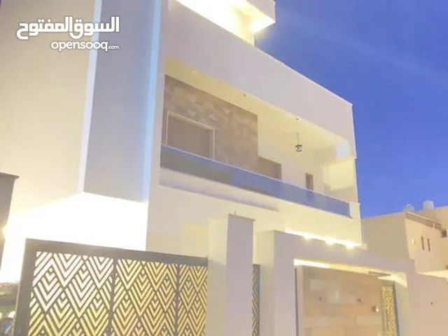 200 m2 More than 6 bedrooms Villa for Rent in Tripoli Tareeq Al-Mashtal