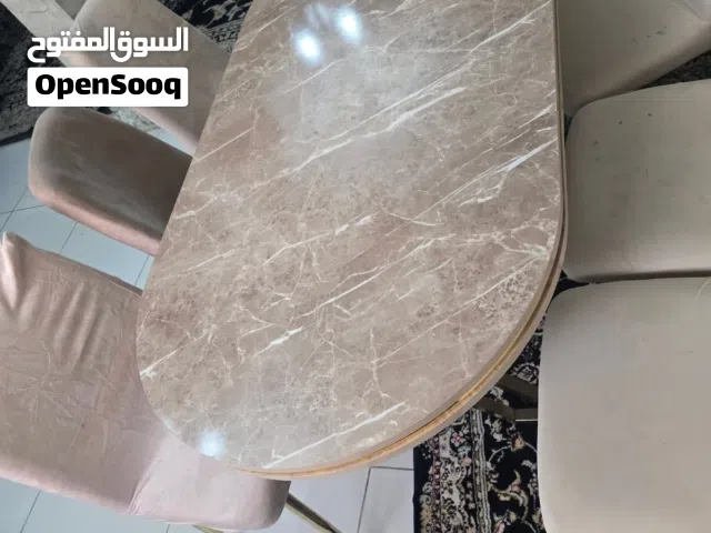 طاولة طعام