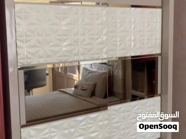 غرفة نوم للبيع استخدام بسيط ونظيف
