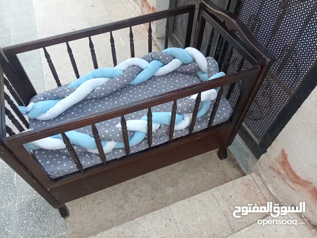 سرير اطفال للبيع