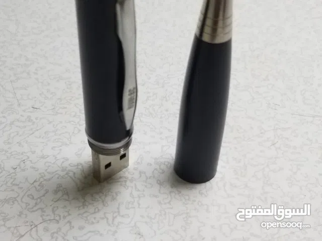 قلم وفلاش ميموري مع بعض ماركة المانية