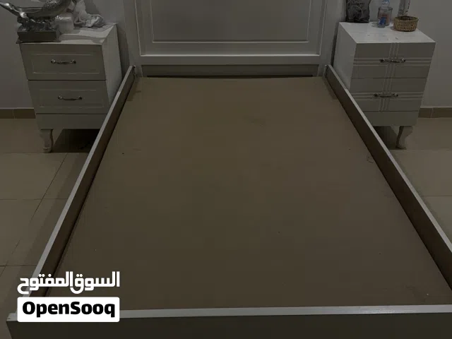 سرير ايكيا نظيف مقاس نفر و نص 100x200