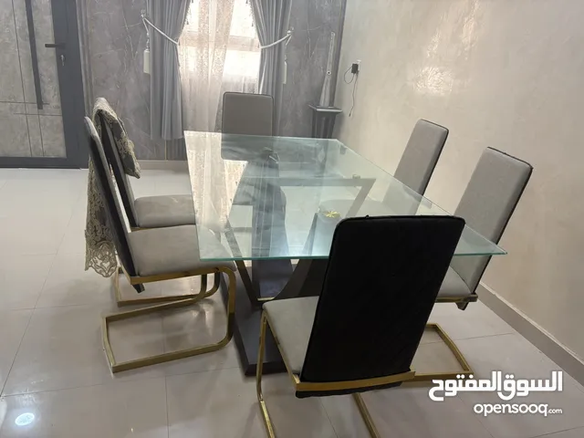 طاولة طعام زجاجية من الدانوب