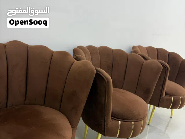 5 مقاعد كنب مع طاولة وسطية للبيع
