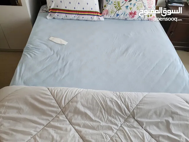 bed queen size  with mattress