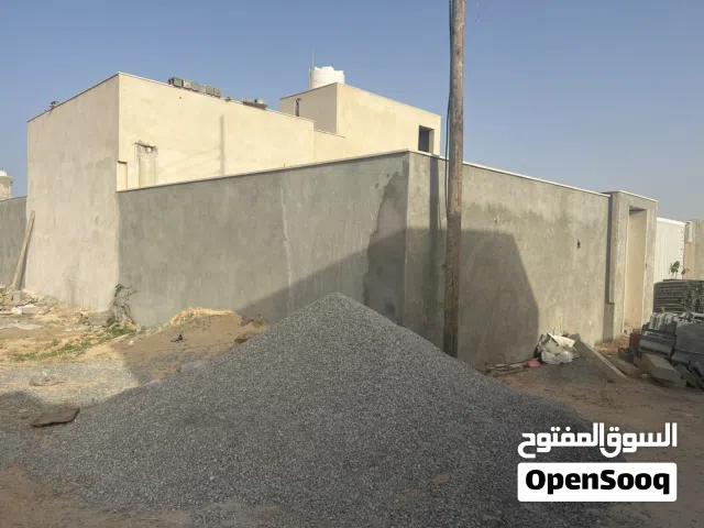منزل للبيع متكون من دور و بدروم، نص تشطيب في منطقة الباعيش بالقرب من جامع حمزة و سوق تبارك