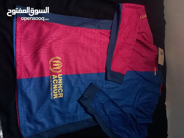 تيشيرت برشلونة أكمام طويلة جديد غير مستعمل، اصلي فئة اللاعبين التواصل عن طريق الرقم او دردشة التطبيق