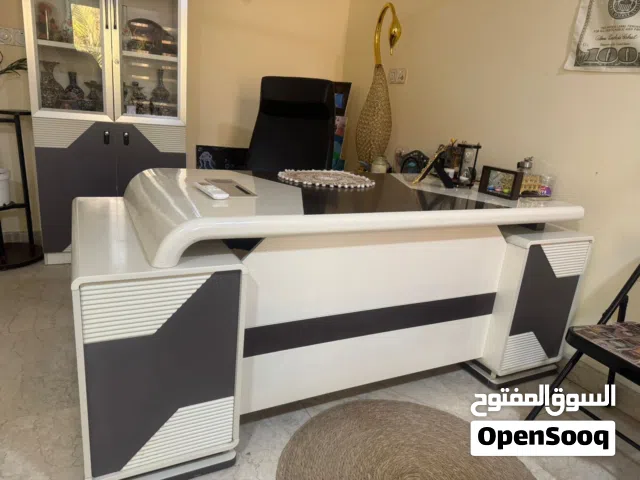 مكتب للبيع