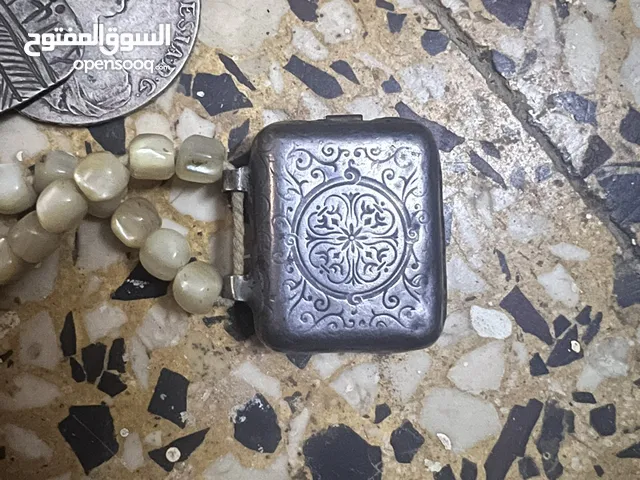 مجموعة اشياء قديمة للبيع