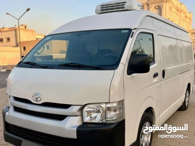 باص تويوتا هايس سقف عالي  ثلاجه موديل 2021