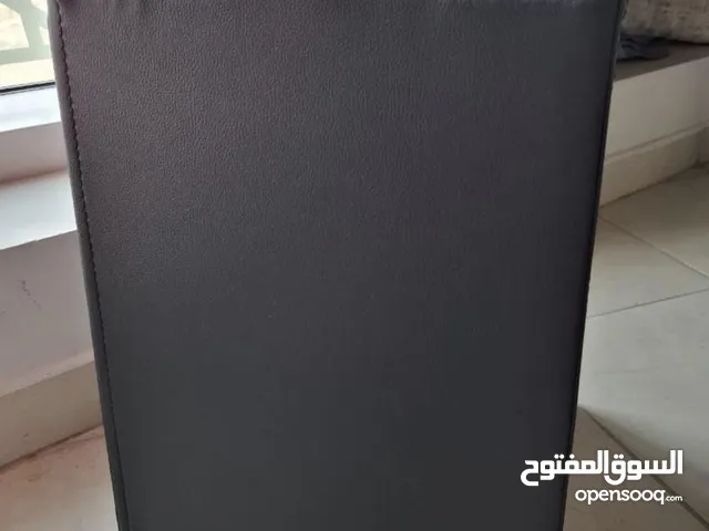 كرسي جلد للمكياج