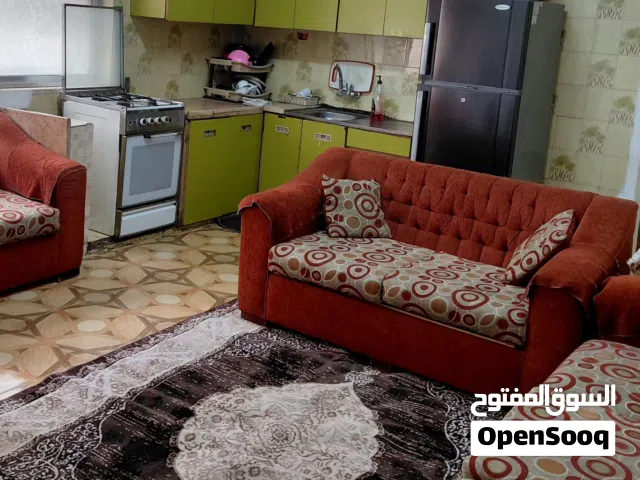 شقة مفروشة للايجار من المالك مباشرة الجاردنز طلوع بن العميد خلف صيدلية العمري طابق ثاني