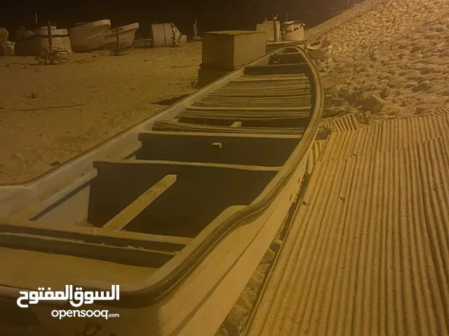 قارب ياماها للبيع 16 قدم التواجد دارسبت (عينت) من المالك مباشرة مع الملكيه والمكينه 25 فور ستروكر