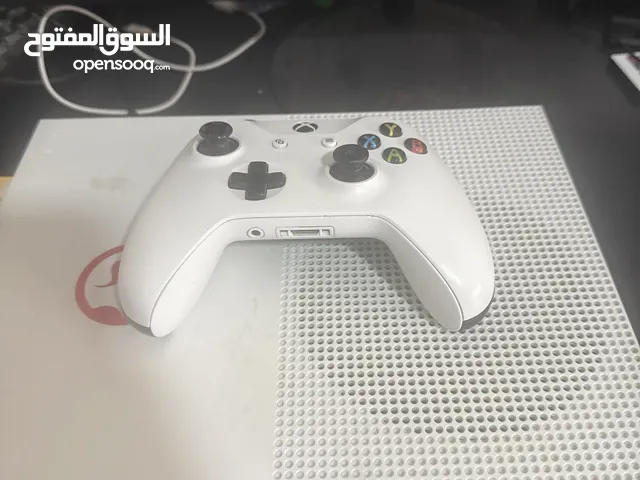 Xbox one s (مع يد تحكم)