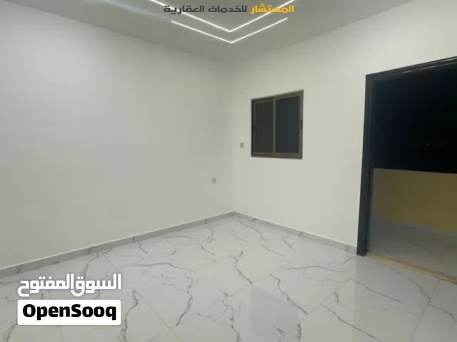شقة طابقيه 4 نوم + ضيوف + معيشه للبيع في السكنيه السادسه جديده بسعر مميز جدا