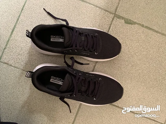 39.5 Sport Shoes in Abu Dhabi