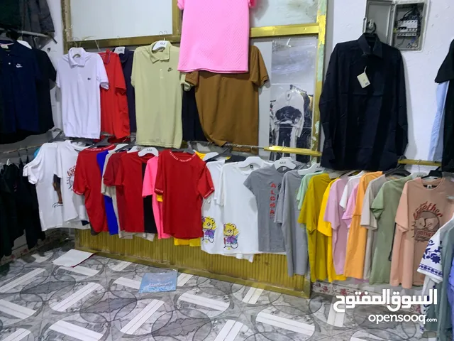 محل ملابس كامل للبيع جديد ومستعمل بسعر ممتاز اقل من الجملة