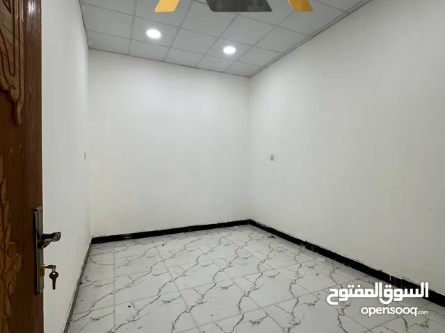 شقة طابق اول للايجار موقع مميز وبناء حديث المساحة : 100 متر