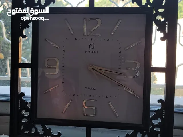 متفرقات للبيع سجادة اطفال عدد 2 ساعة حائط كرسي مكتب عدد 1باب خشب عدد 1