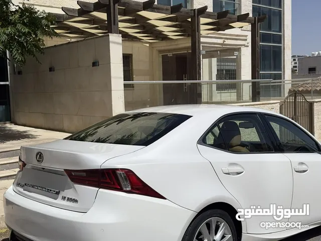 Lexus is300h للبيع