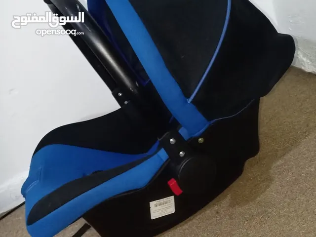 مشاية أطفال شبه جديدة للبيع ع 8دنانير وكرسي للأطفال لون نيلي للبيع ع 15 دينار وكالة جديدوفي كرسيهز