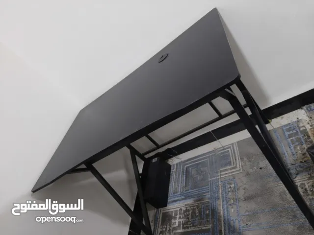 كرسي وميز   مستعمل