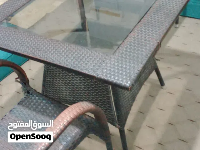طاولة للبيع