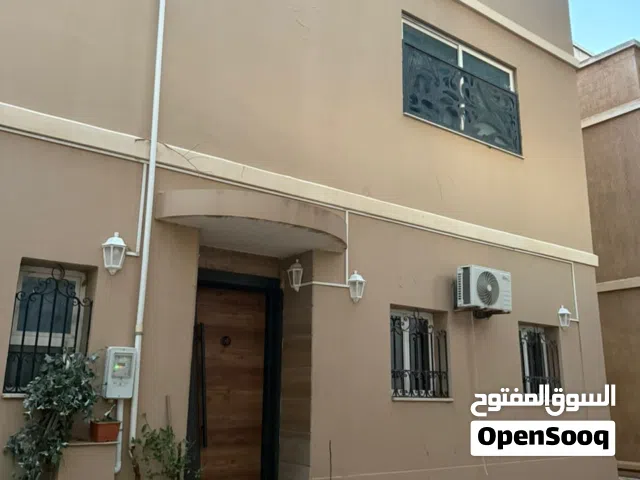 منزل 3 أدوار في غوط الشعال قرب الدائري الثالث