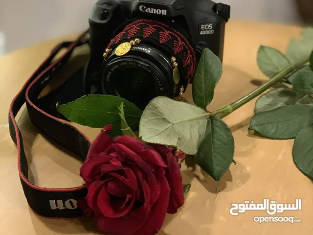 Camera Canon 4000D + 18 - 55 عدسة ملاحظة " الكاميرا نظيفة جددا وجودتها ممتازه "