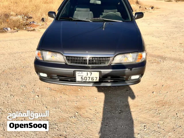 1999 نيسان صني Standard
