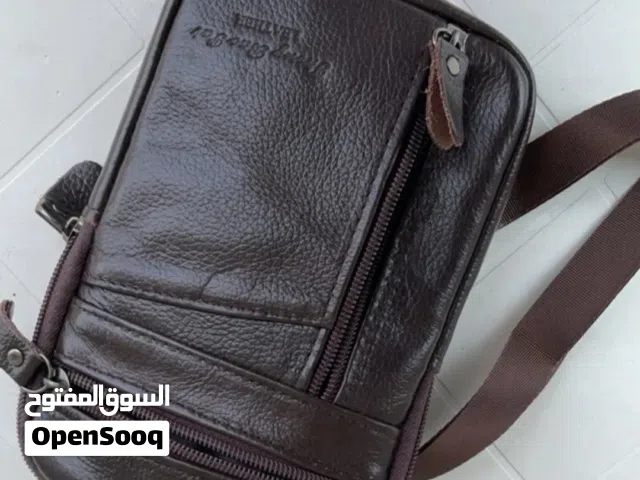 حقيبة من الجلد الفاخر مصنوعة من جلد البقر الطبيعي أنيقة ومميزة مناسبة للاستخدام اليومي