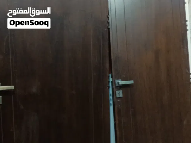 ابواب خشب. قشره جوز. مقشط. زان. 2سم. مع زرافيل وخلوق وكشفات.   فيهن باب رئيسي. امان.