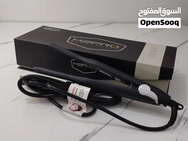 هذا الجهاز هو مكواة فرد الشعر الاحترافية من ماركة H2PRO، وتحديداً من سلسلة Black Diamond Mikro