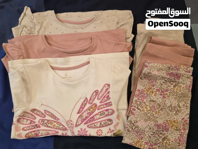 ملابس بناتية في حالة ممتازة