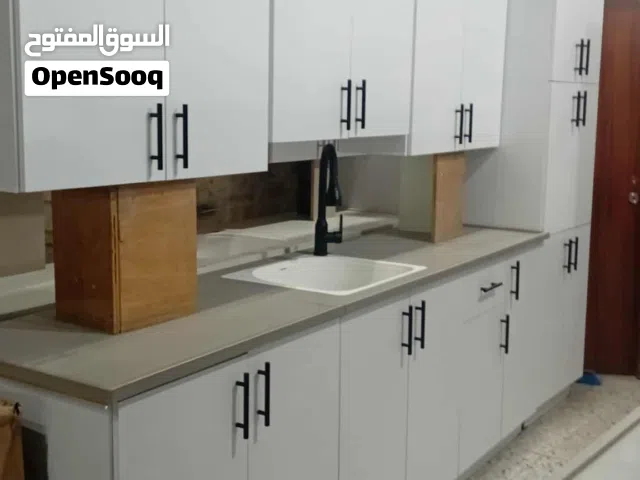 الأكثر طلباً لهذا المقاس لسهولة تنظيفها ومقاومتها للرطوبة، وتتوفر بأشكال "مودرن" تتناسب مع المساحات