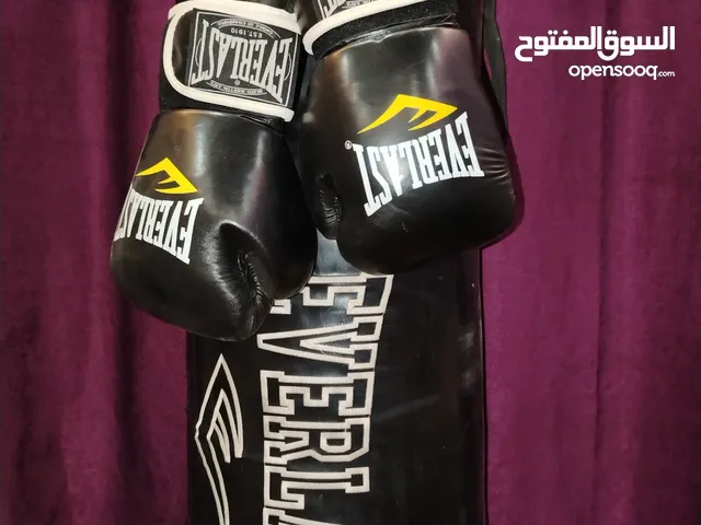 كيس ملاكمه وقفازات EVERLAST