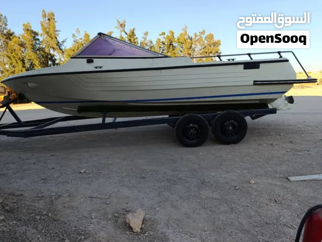 قارب نزهه أو صيد للبيع او افاري باموطو بحر