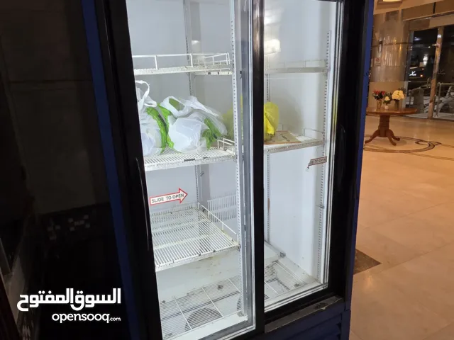 ثلاجة عرض فنادق وبقالات 1100 لتر شغالة وبحالة ممتازة جدا