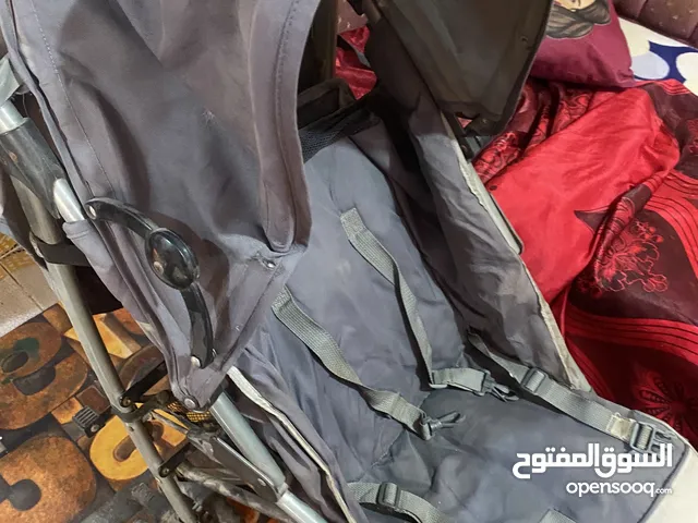 السلام عربانه اطفال نصيفه بس بلصوره بيها تراب لان مضمومه جانت