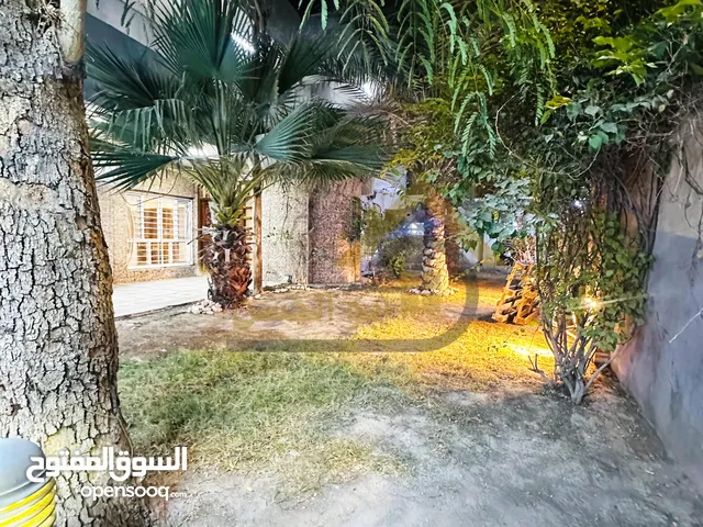 350 m2 More than 6 bedrooms Townhouse for Rent in Basra Baradi'yah