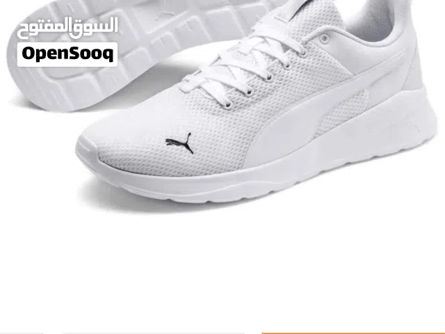 White Sport Shoes in Al Batinah