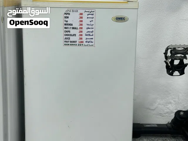 ثلاجة مكتب تعمل بشكل جيد