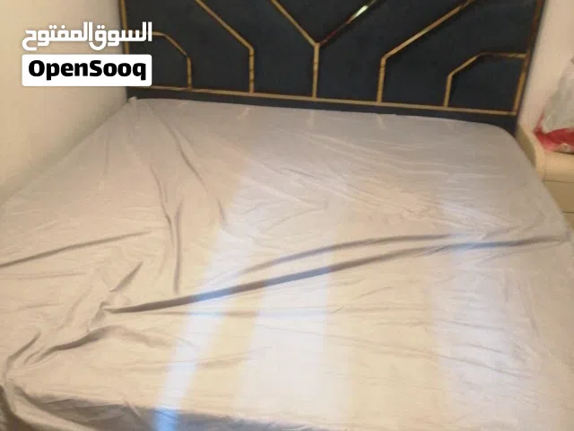 سرير للبيع
