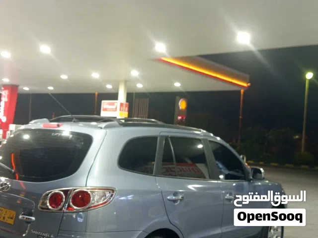 سيارة هيونداي سنتافي GLS موديل 2008 لون أزرق فاتح بحالة ممتازة للبيع