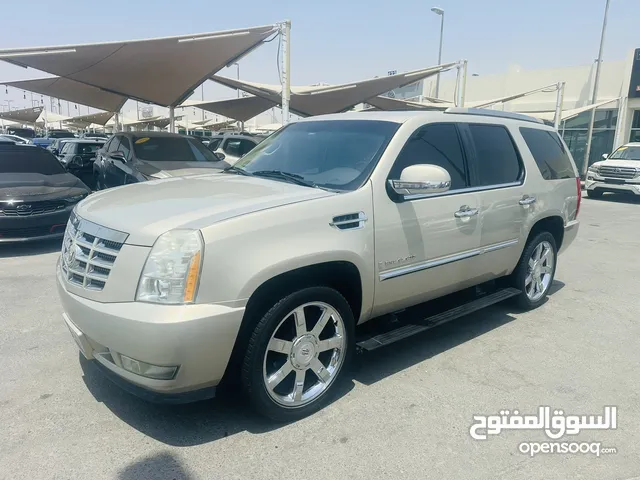 اسكاليد خليجي 2009 فول مواصفات مالك اول من وكاله وسيارة فيها مفتاحين